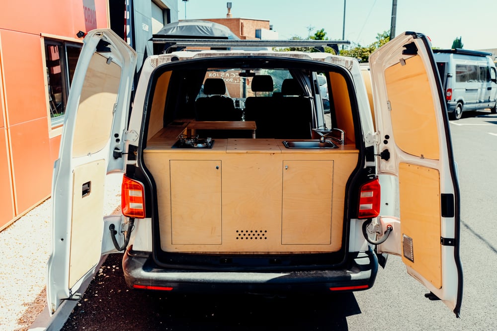 Volkswagen T6 aménagé et homologué VASP accompagné par Van Life Market