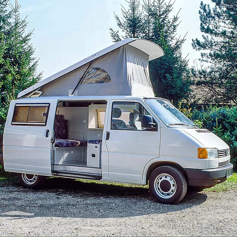 VW T4 blanc avec toit relevable SCA : finition du cadre et du panneau