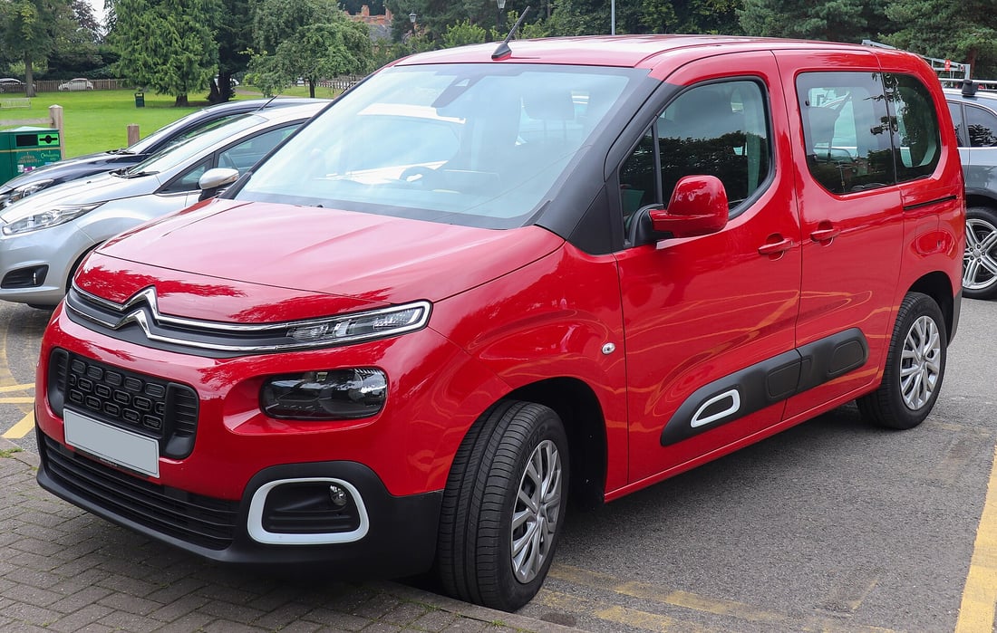 Citroën Berlingo, ludospace compact, vue trois quarts avant
