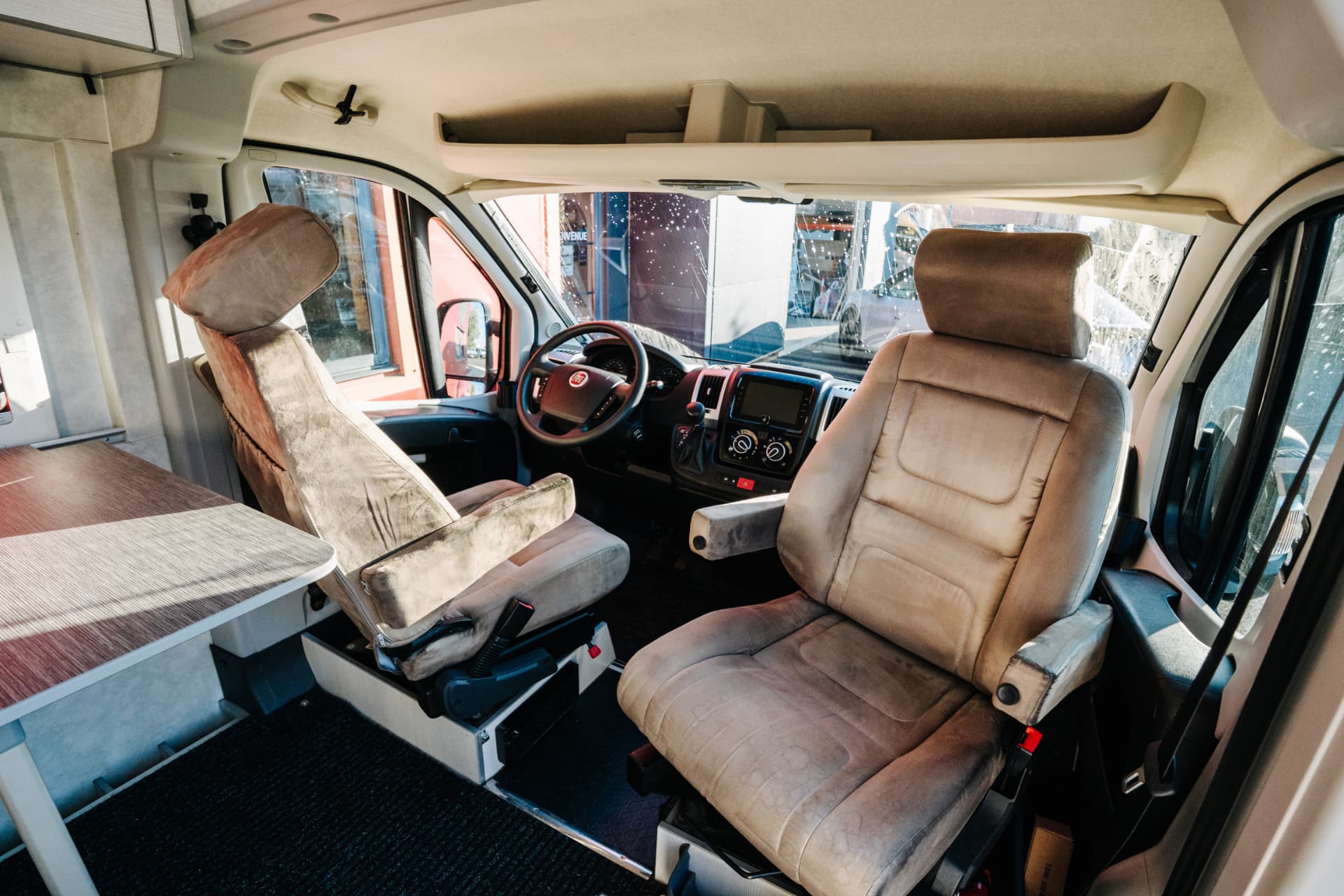 Fiat Ducato L3H2 — cabine et sièges pivotants