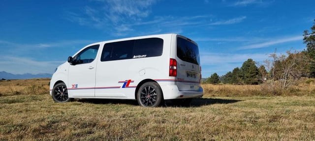 Aventourer Origin X2 sur Citroën Jumpy, extérieur trois quarts avant