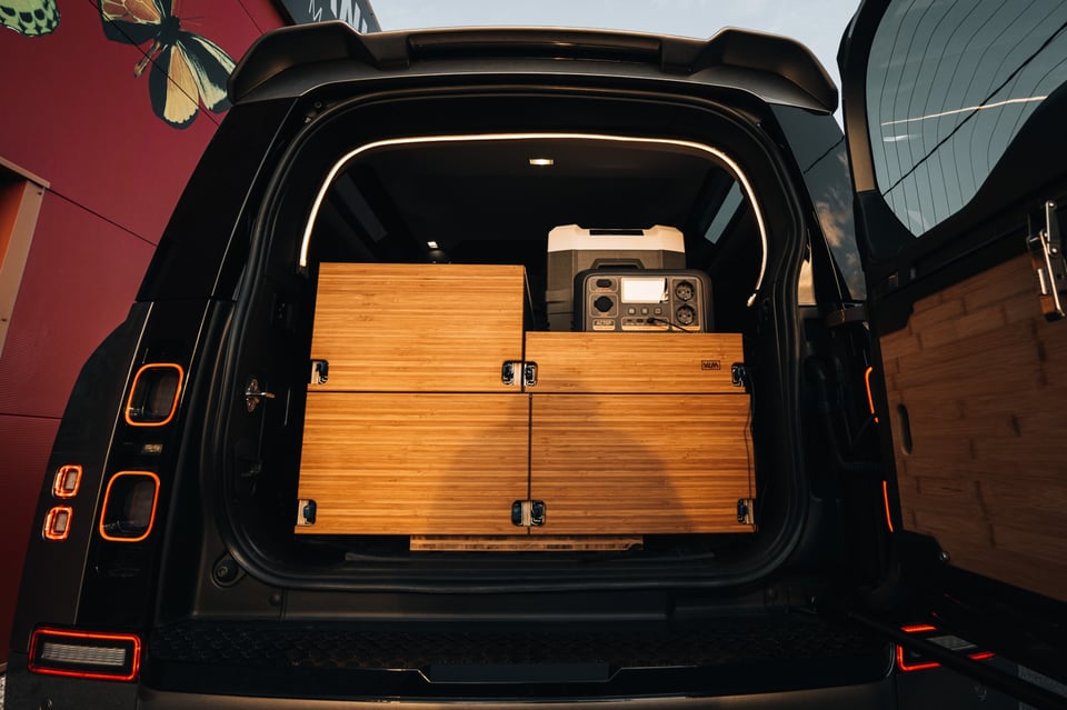 Équipement de voyage installé sur un Land Rover Defender