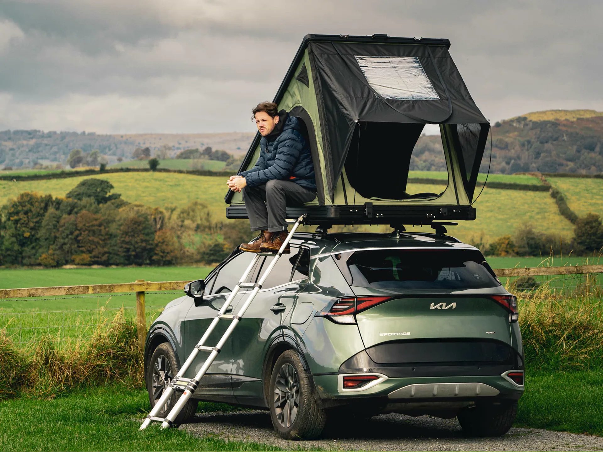 Tente de toit TentBox installée sur un véhicule d'aventure