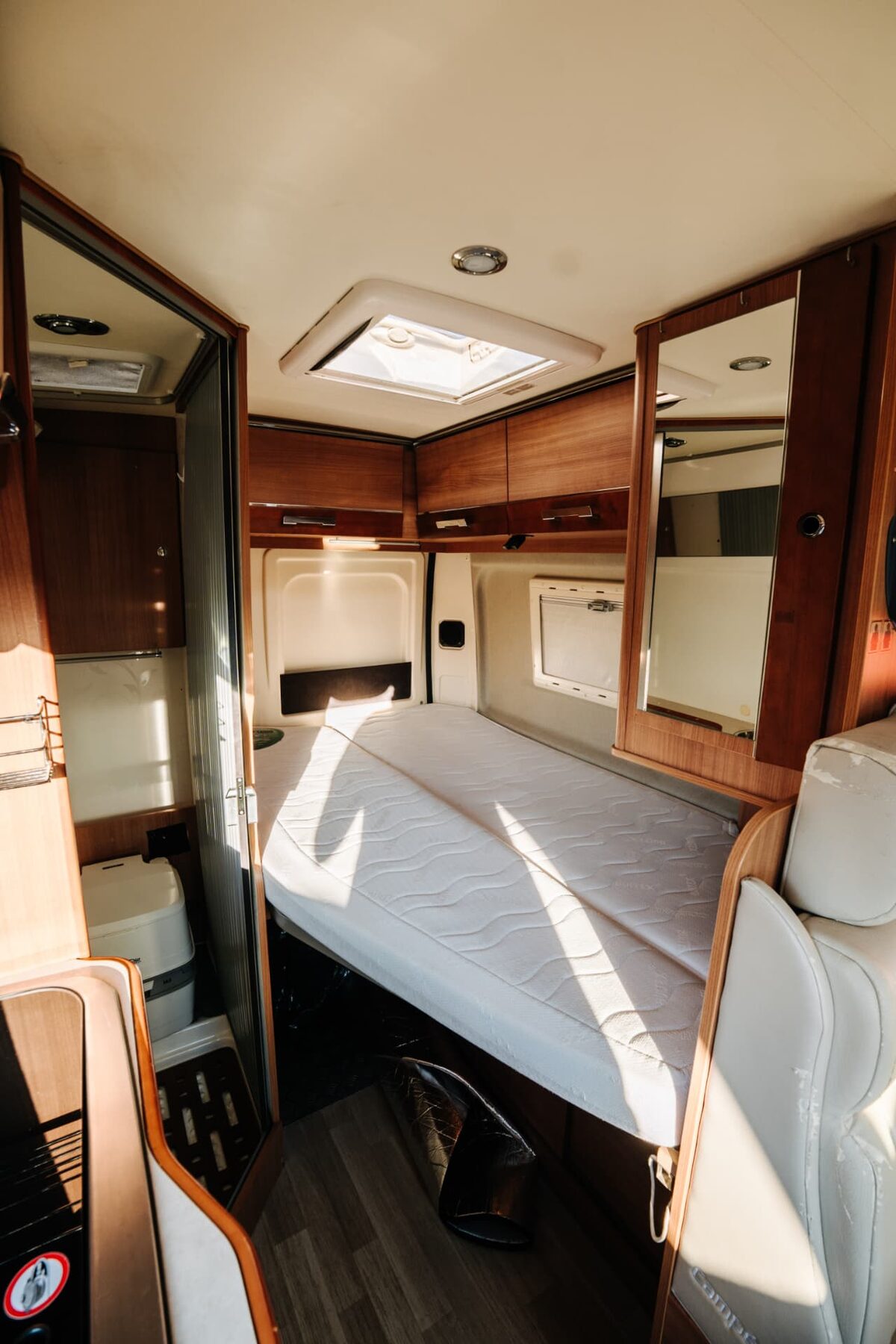 Fiat Ducato Campérêve Magellan 540 2016 — couchage arrière et lanterneau