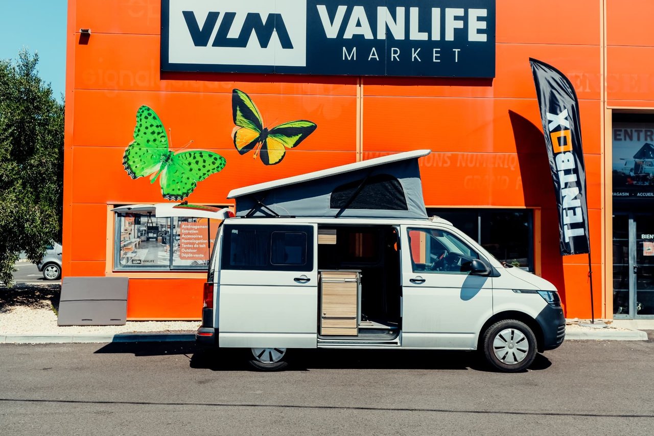 Parking et accès véhicules du shop Vanlife Market