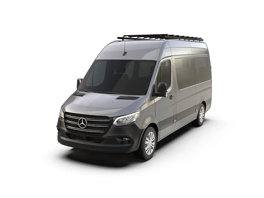 Mercedes Sprinter gris avec galerie Front Runner Slimpro