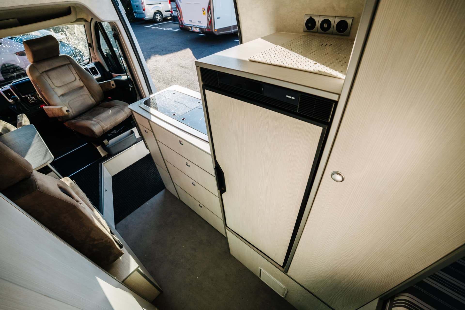 Fiat Ducato L3H2 — réfrigérateur et meuble cuisine