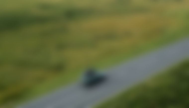 Tente de toit TentBox fermée, profil bas sur le toit du véhicule