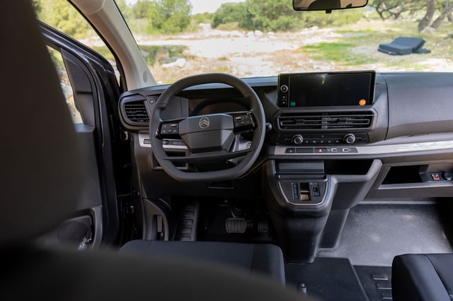 Poste de conduite du Citroën Jumpy Combi Aventourer Origin