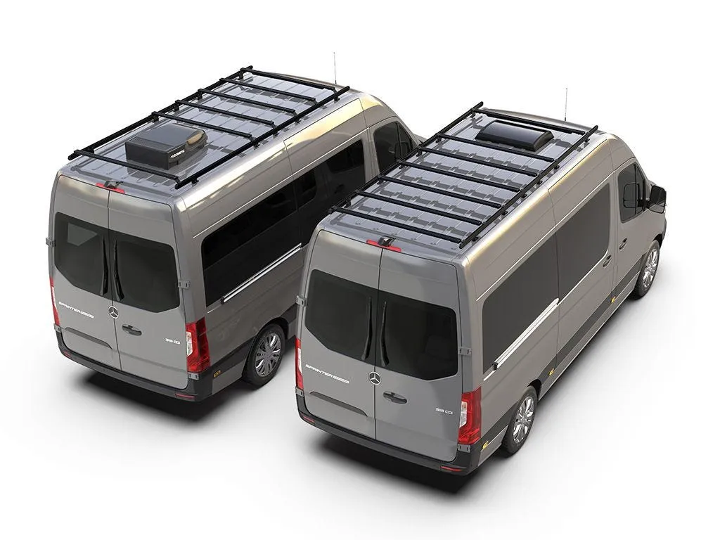 Deux Mercedes Sprinter équipés de galeries Slimpro de longueurs différentes