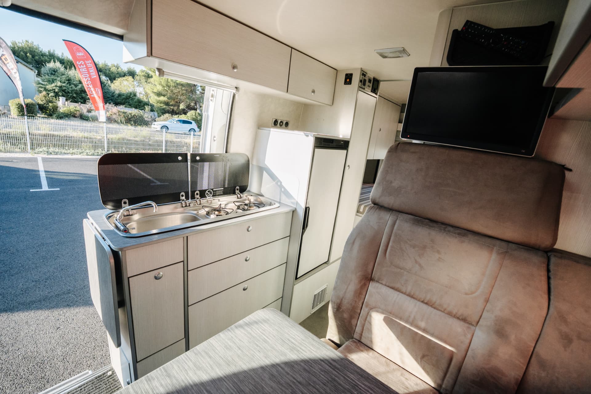 Fiat Ducato L3H2 — cuisine, réfrigérateur et TV