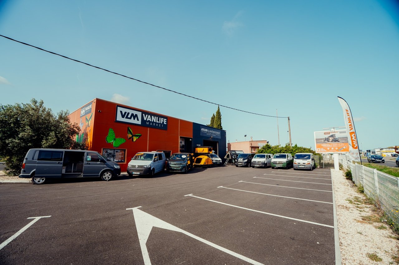 Façade du shop Vanlife Market à Lézignan-Corbières, près de Narbonne